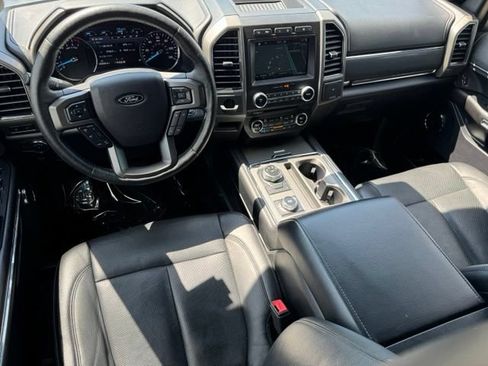 Used 2018 Ford Expedition XLT w/ Equipment Group 202A AWD/4WD image 11