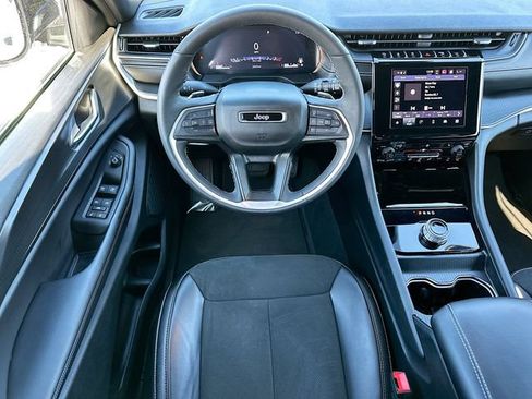 Used 2024 Jeep Grand Cherokee L Altitude RWD image 23