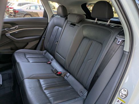 Used 2024 Audi Q8 e-tron Premium Plus image 30