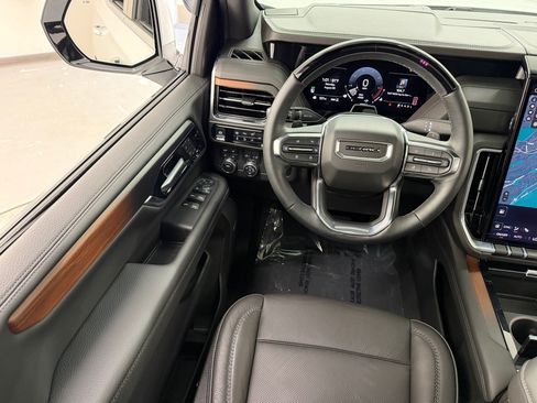 Used 2025 GMC Yukon Denali w/ Denali Reserve Package AWD/4WD image 32