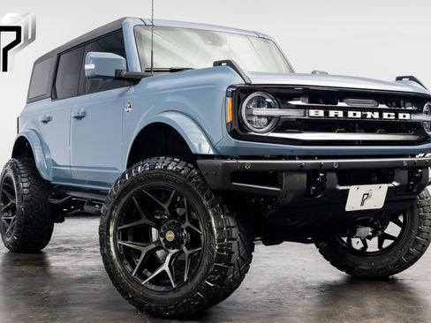 Used 2023 Ford Bronco Outer Banks AWD/4WD image 1