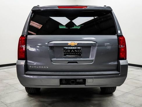 Used 2019 Chevrolet Suburban LT RWD image 15