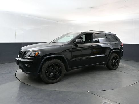 Used 2019 Jeep Grand Cherokee Laredo AWD/4WD image 2
