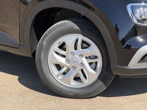 New 2026 Hyundai Venue SE image 9