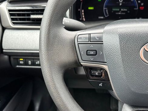 Used 2025 Toyota Camry LE FWD image 15