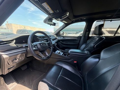 Used 2023 Jeep Grand Cherokee Overland w/ Adv Protech Group III AWD/4WD image 5