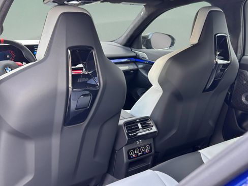 Used 2025 BMW M5 w/ Carbon Package AWD/4WD image 30