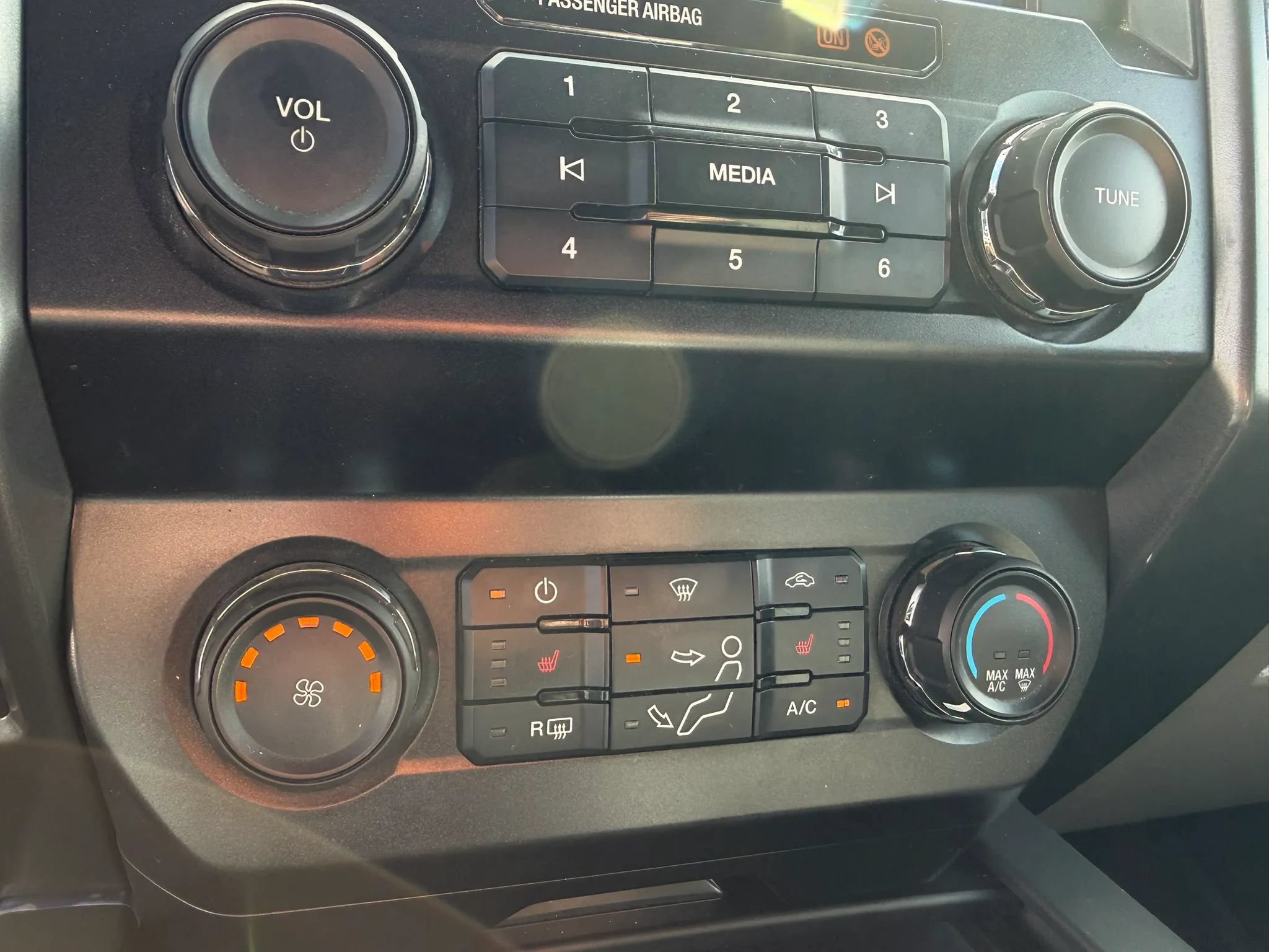 Used 2022 Ford F250 XLT w/ XLT Premium Package AWD/4WD image 19