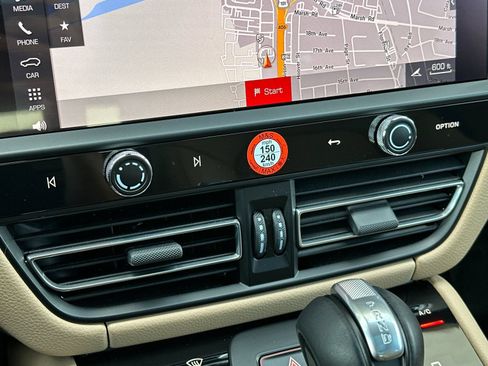 Certified 2026 Porsche Macan AWD/4WD image 25