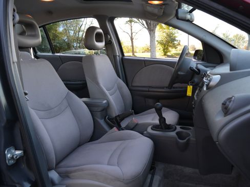 Used 2004 Saturn ION Level 2 image 16