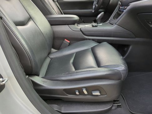 Used 2017 Cadillac XT5 Luxury image 32