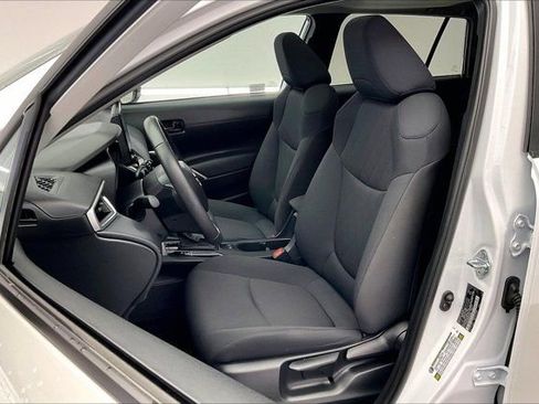 Used 2024 Toyota Corolla Cross LE w/ Moonroof Package image 18