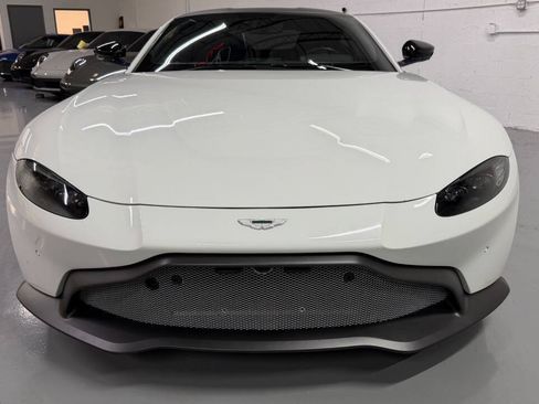Used 2019 Aston Martin V8 Vantage Coupe RWD image 32