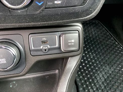 Used 2023 Jeep Renegade Altitude w/ Convenience Group I AWD/4WD image 31