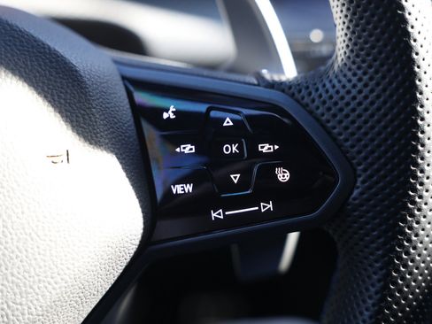 Used 2023 Volkswagen Golf R 2.0T image 31