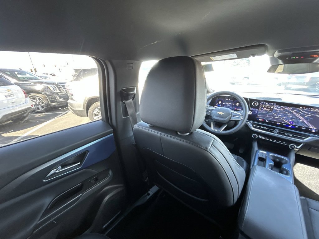 Used 2024 Chevrolet Equinox EV LT w/ LPO, Blackout Package FWD image 8