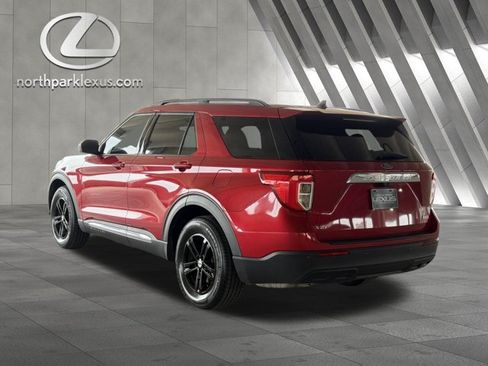 Used 2023 Ford Explorer XLT RWD image 2