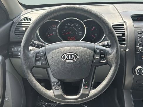 Used 2012 Kia Sorento LX w/ Convenience Pkg FWD image 18