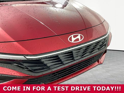 Used 2025 Hyundai Elantra Sport FWD image 28