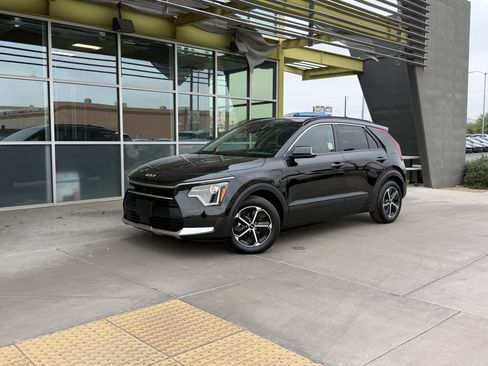 Used 2024 Kia Niro EX FWD image 1