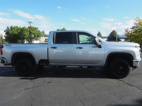 Used 2020 Chevrolet Silverado 2500 LT w/ Convenience Package image 4