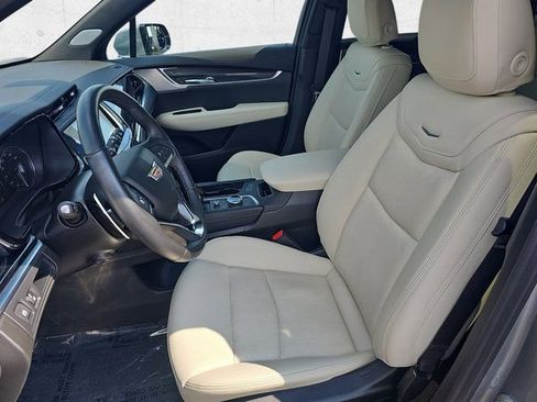 Used 2025 Cadillac XT6 Sport w/ LPO, Floor Liner Package image 17