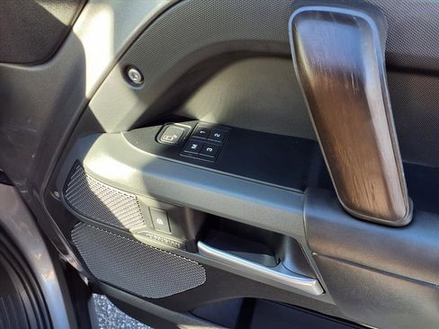 Used 2023 Land Rover Defender 90 X image 23