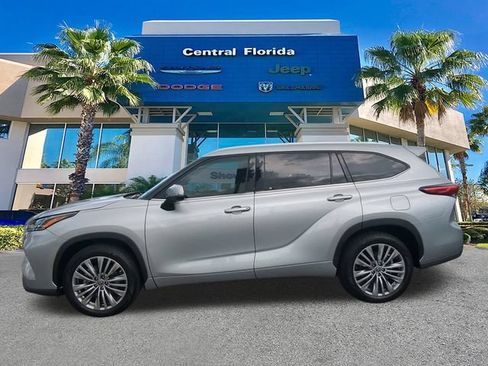 Used 2021 Toyota Highlander Platinum FWD image 8