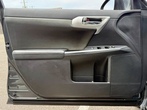 Used 2011 Lexus CT 200h Premium FWD image 16