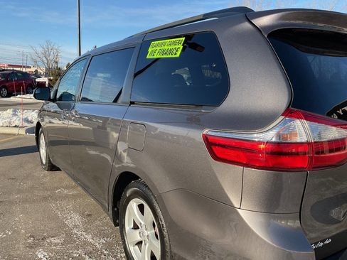 Used 2015 Toyota Sienna LE image 5