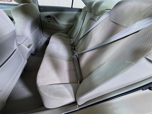 Used 2010 Toyota Camry LE image 24