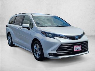 Used 2025 Toyota Sienna XLE w/ XLE Plus Package AWD/4WD video 3