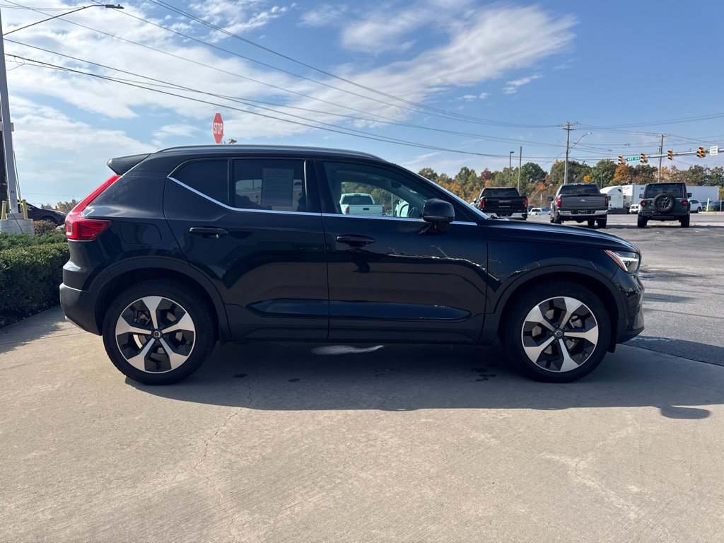 Used 2025 Volvo XC40 B5 Plus w/ Protection Package Premier AWD/4WD image 4