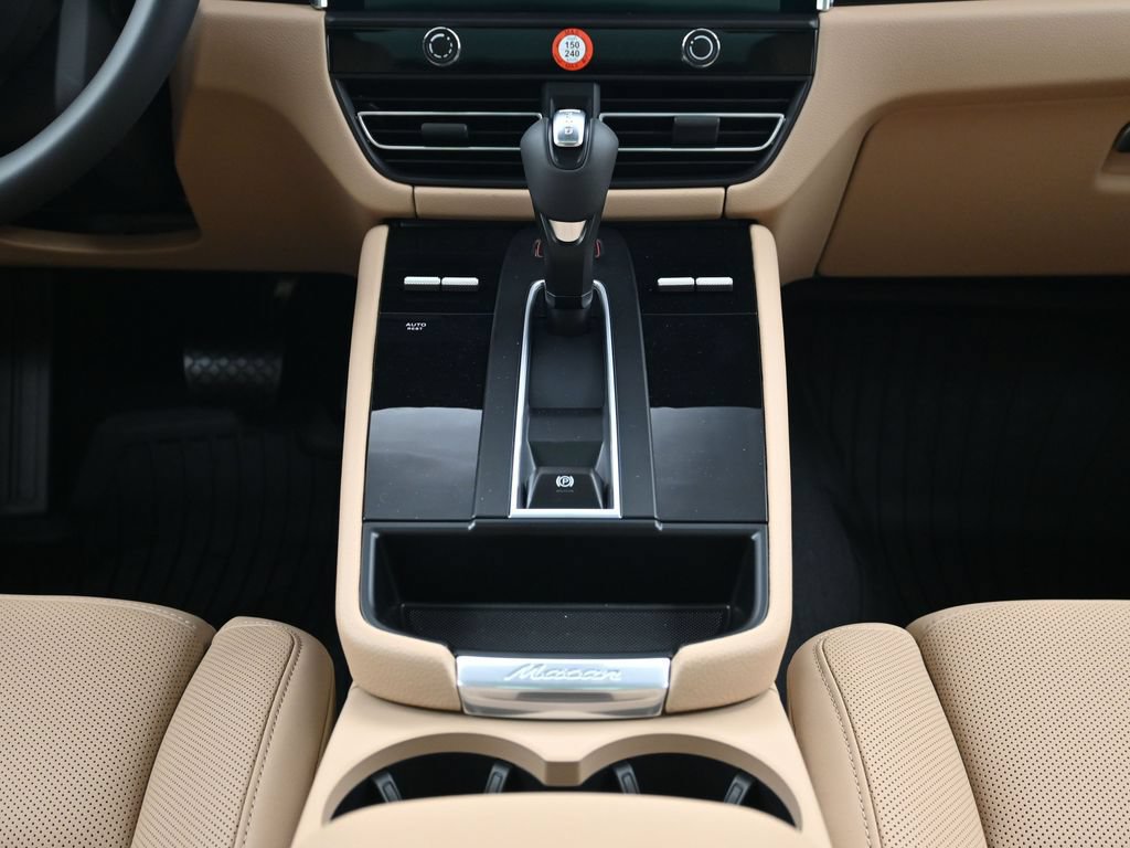 Certified 2026 Porsche Macan AWD/4WD image 10