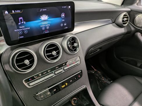 Used 2021 Mercedes-Benz GLC 300 4MATIC image 11