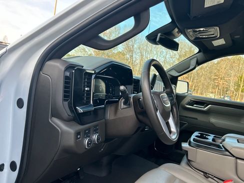 Used 2025 GMC Sierra 1500 SLT image 12