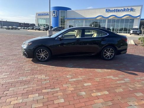 Used 2016 Lexus ES 350 w/ Luxury Package w/Wood Trim FWD image 3