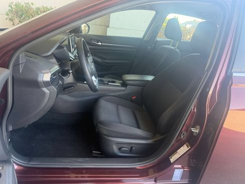 Used 2025 Nissan Altima 2.5 SV FWD image 36
