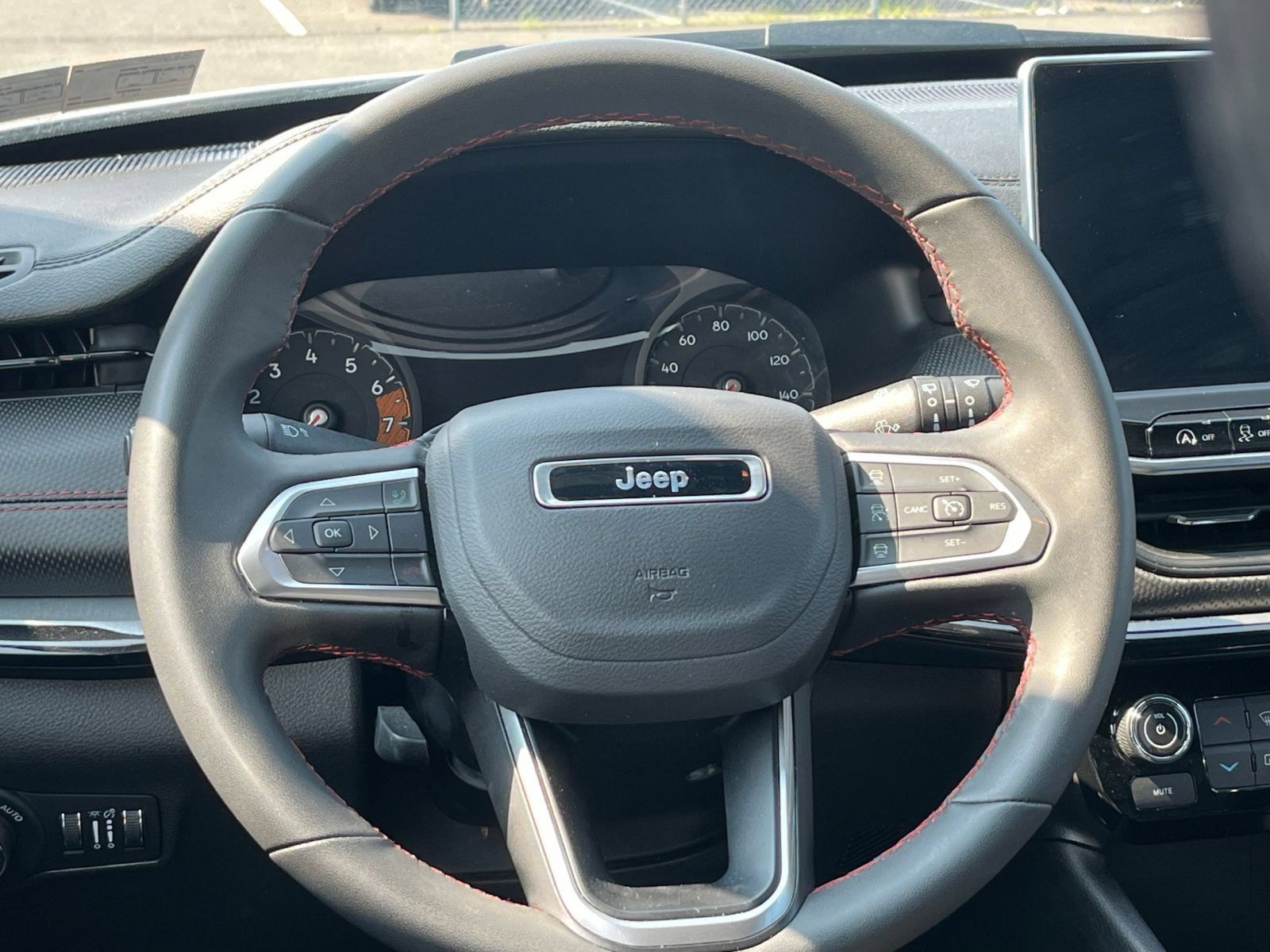Used 2025 Jeep Compass Trailhawk AWD/4WD image 26