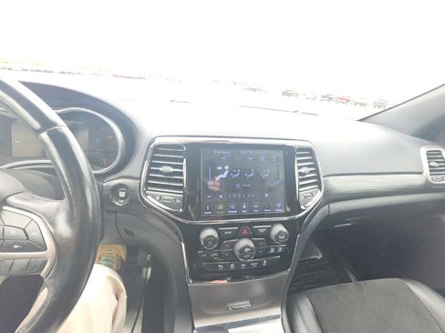 Used 2020 Jeep Grand Cherokee Altitude image 12