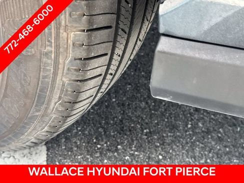 Used 2020 Toyota Highlander XLE FWD image 15