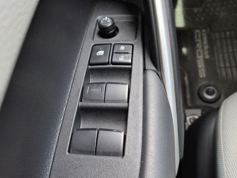 Used 2026 Toyota Corolla Cross LE FWD image 18