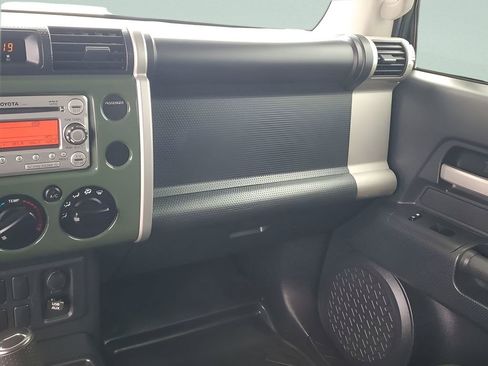 Used 2014 Toyota FJ Cruiser 2WD w/ Convenience Package image 23