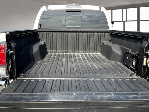 Used 2022 Toyota Tacoma TRD Off-Road image 7