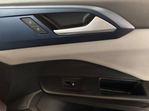 Certified 2022 Volkswagen Taos SE image 22