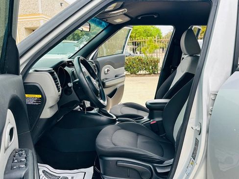 Used 2015 Kia Soul image 14