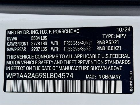 Certified 2025 Porsche Macan image 35