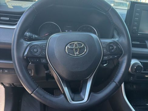 Used 2021 Toyota RAV4 XLE Premium image 10