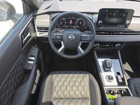 New 2026 Nissan Rogue Platinum AWD/4WD image 3