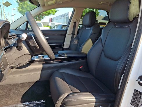 Used 2025 Genesis GV70 2.5T AWD/4WD image 13